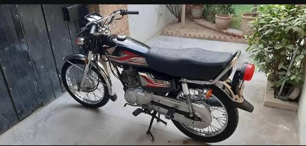 honda 125 black CLR 2024 model
