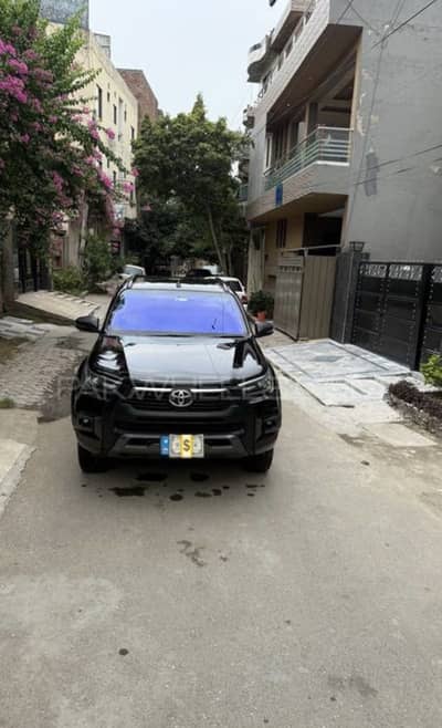 Toyota Hilux Revo V 2.8 D