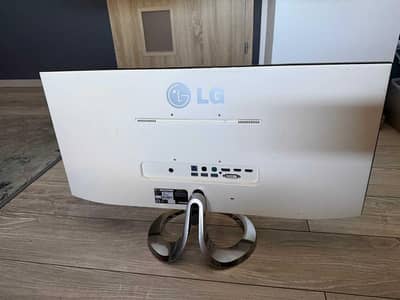 Professional Desk Setup: LG UltraWide 29" Monitor + Humanscale Arm