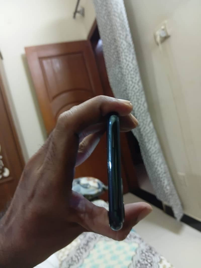 iPhone 11 Pro Max 4