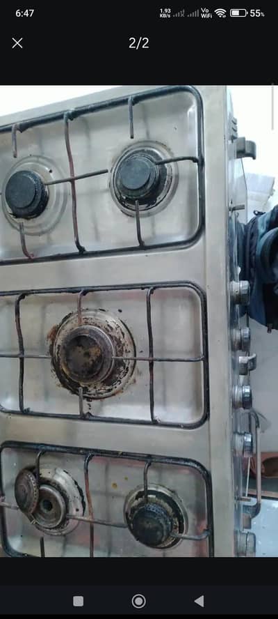Cooking range with 5 burners