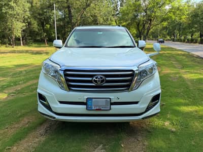 Toyota Prado 2010 Pearl White Beige Room