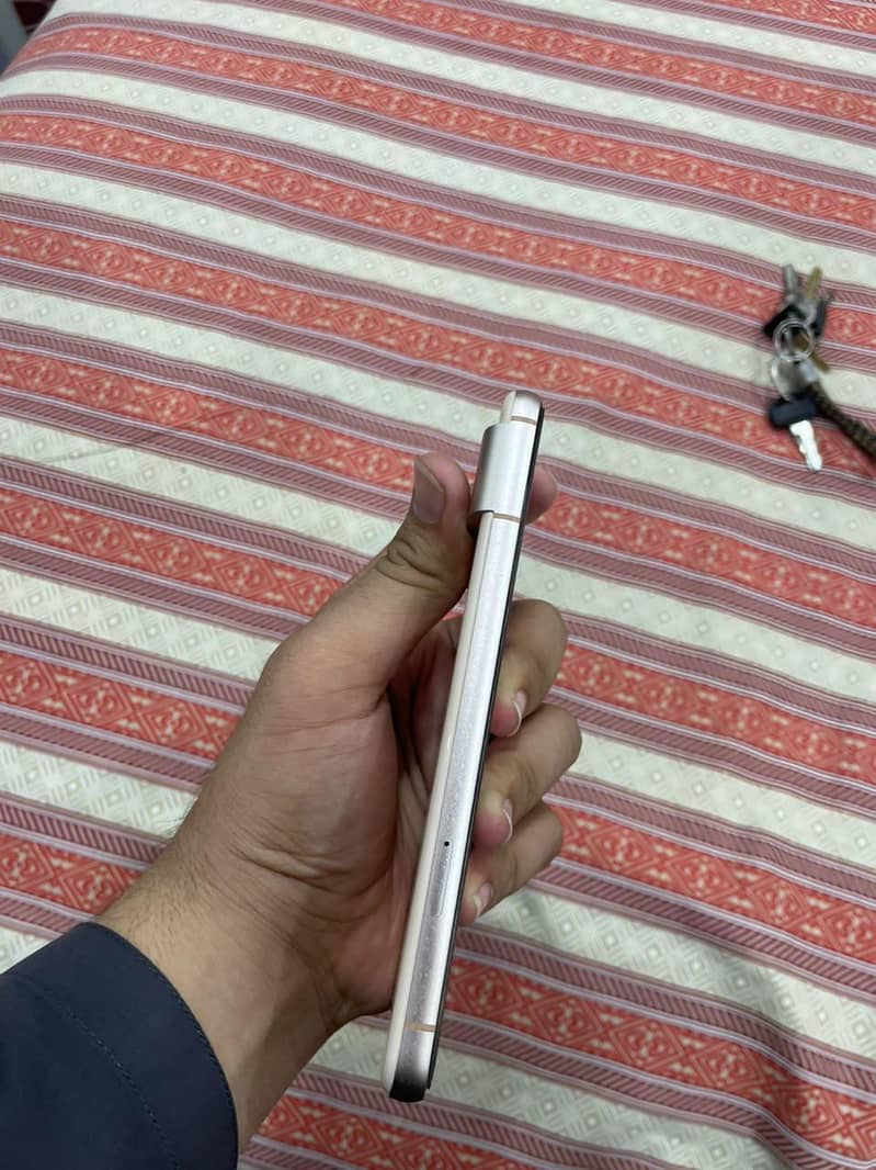 Google Pixel 8 4