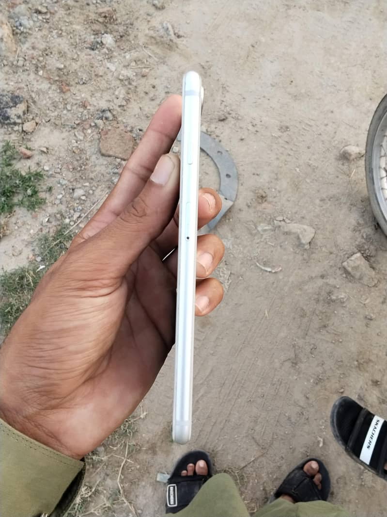 Apple iPhone 8 Plus 1