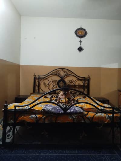 IRON BED WITH SIDE TABLES/03142437784