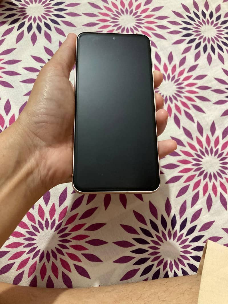 Google Pixel 8 4