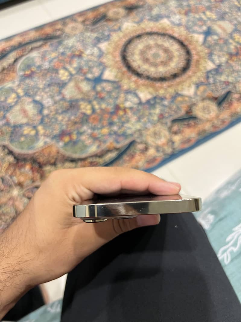 iPhone 13 Pro Max 4