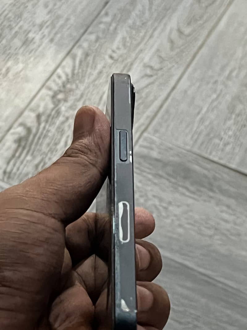 Apple iPhone 13 4