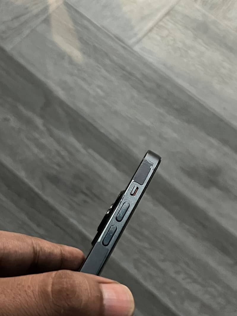 Apple iPhone 13 5