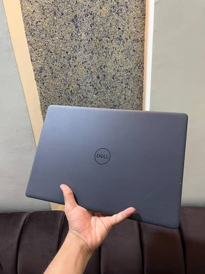 dell laptop 10th gen 8/256 SSD like brand new