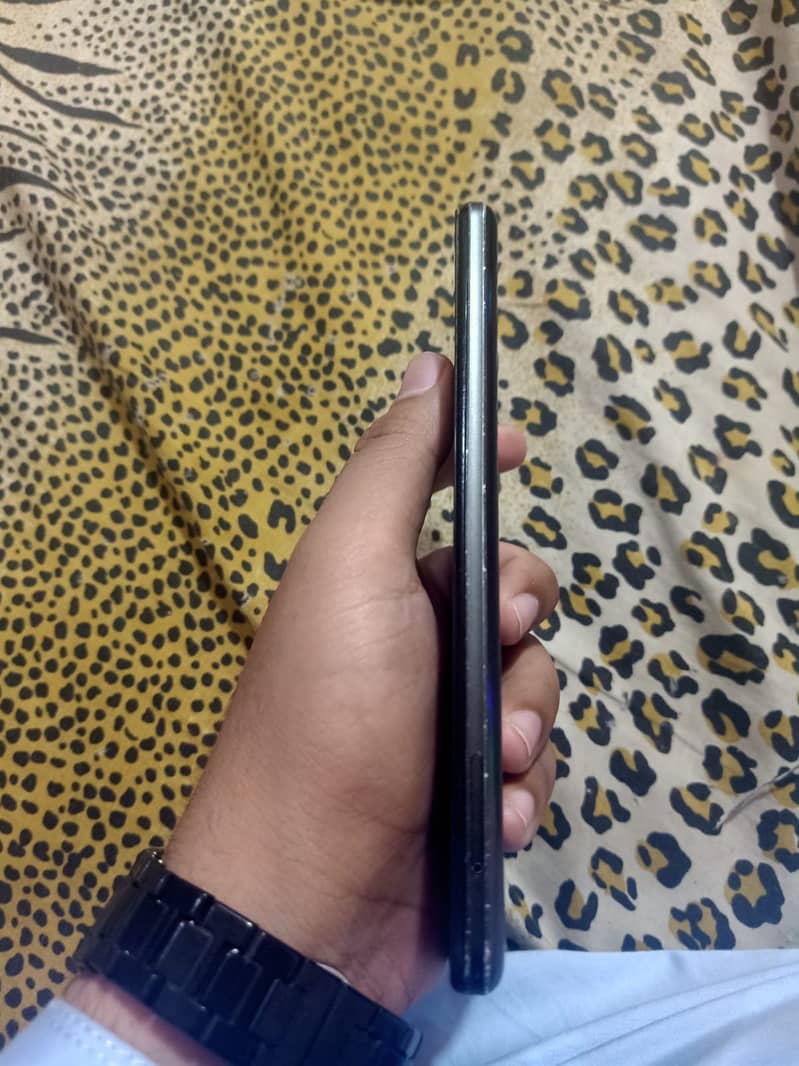 Sharp Aquos R5G 3