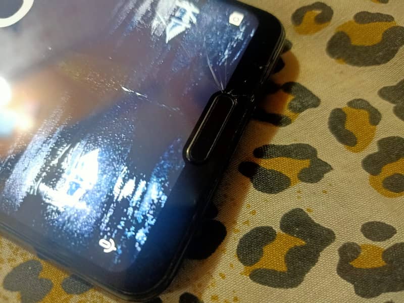 Sharp Aquos R5G 5