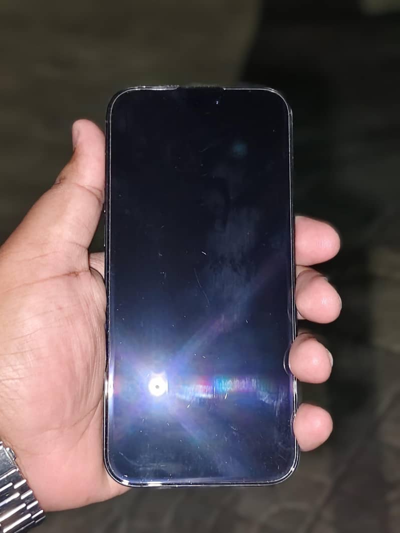 iPhone 16 Pro Max 4