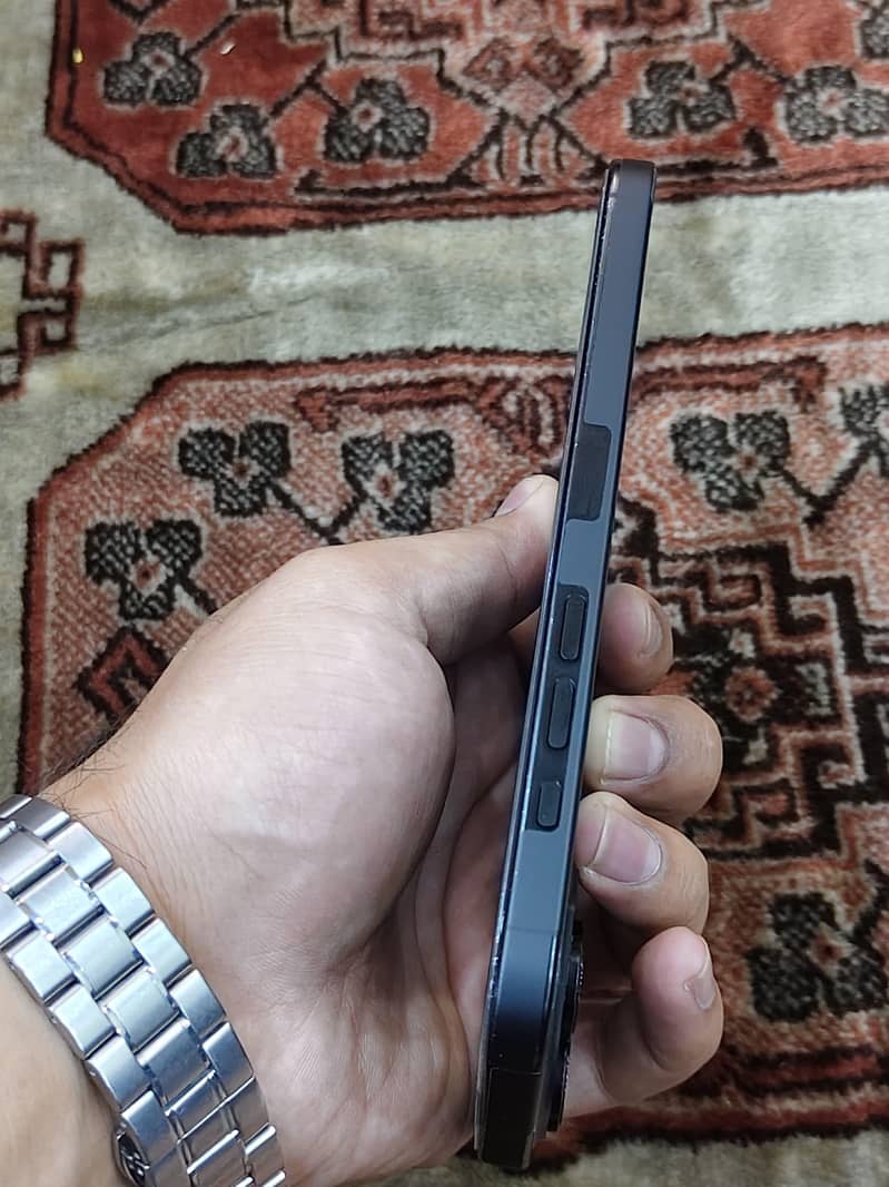 iPhone 16 Pro Max 11