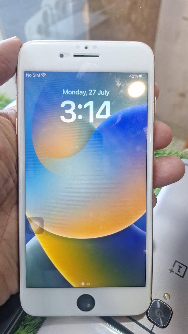 Apple iPhone 8 Plus 0