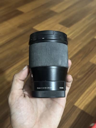 Sigma 16mm 1.4 DC DN