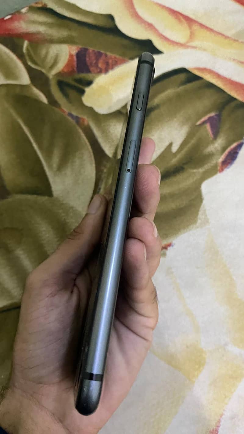 Apple iPhone 8 Plus 5