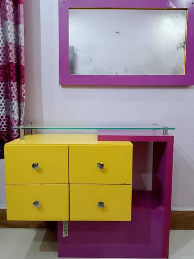 Kids Dressing Table and Mirror