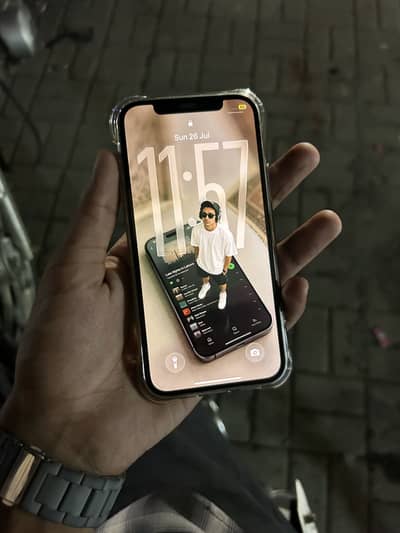 Apple iPhone 12