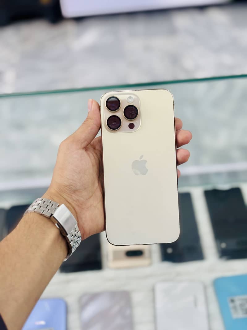 iPhone 14 Pro Max  0