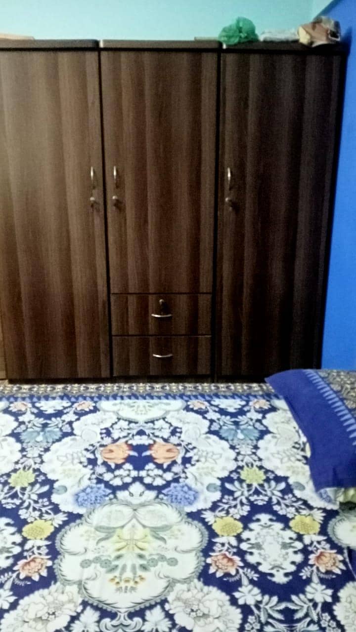 Almari 2