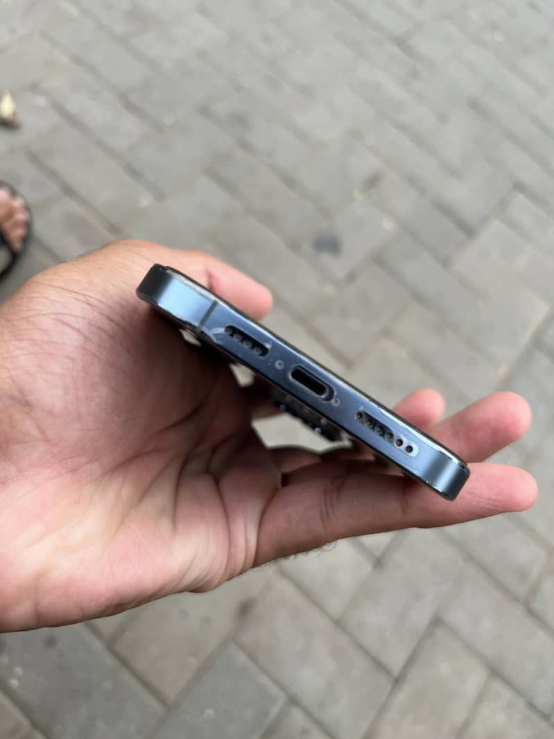 iPhone 13 Pro Max 1