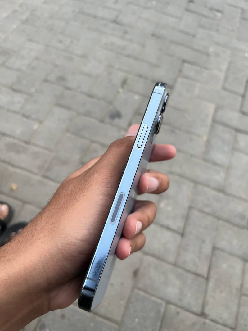 iPhone 13 Pro Max 4