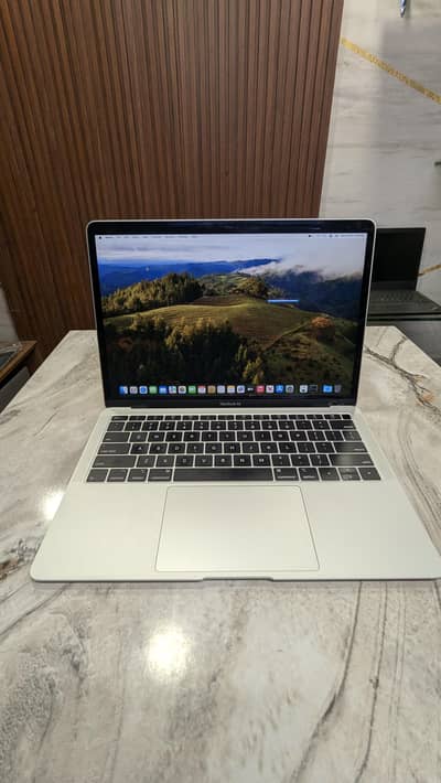 Apple MacBook Air 2019 Retina i5 8GB SSD – 13.3"
