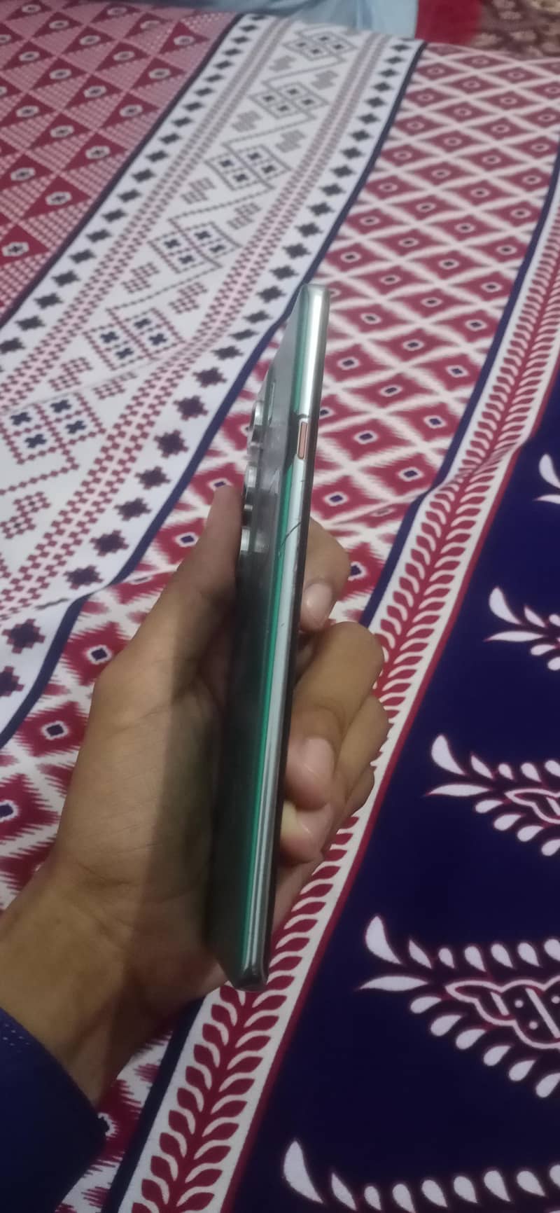 Tecno CAMON 40 Pro 4