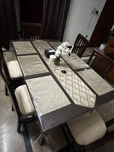 Dinning table for sale