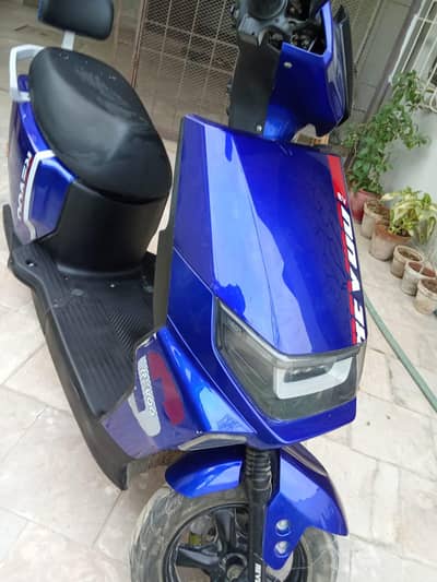 Revoo electric bike scooty
