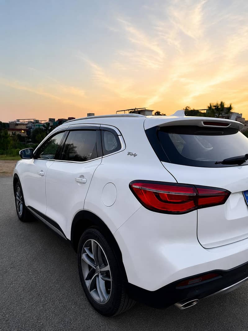 MG HS 2021 3