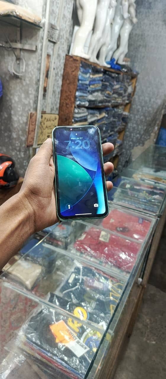 Apple iPhone 11 0