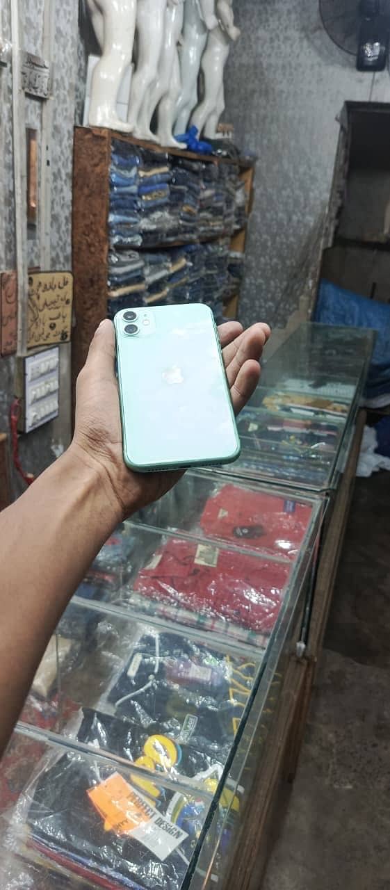 Apple iPhone 11 3