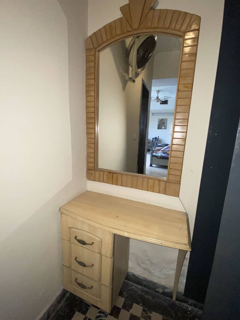 Dressing table 0