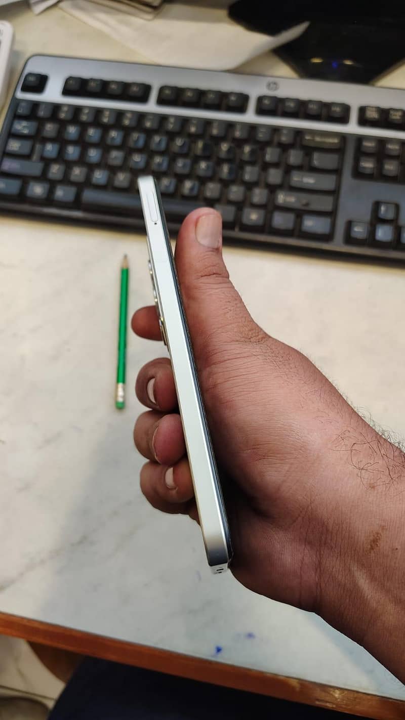 Realme C75 4