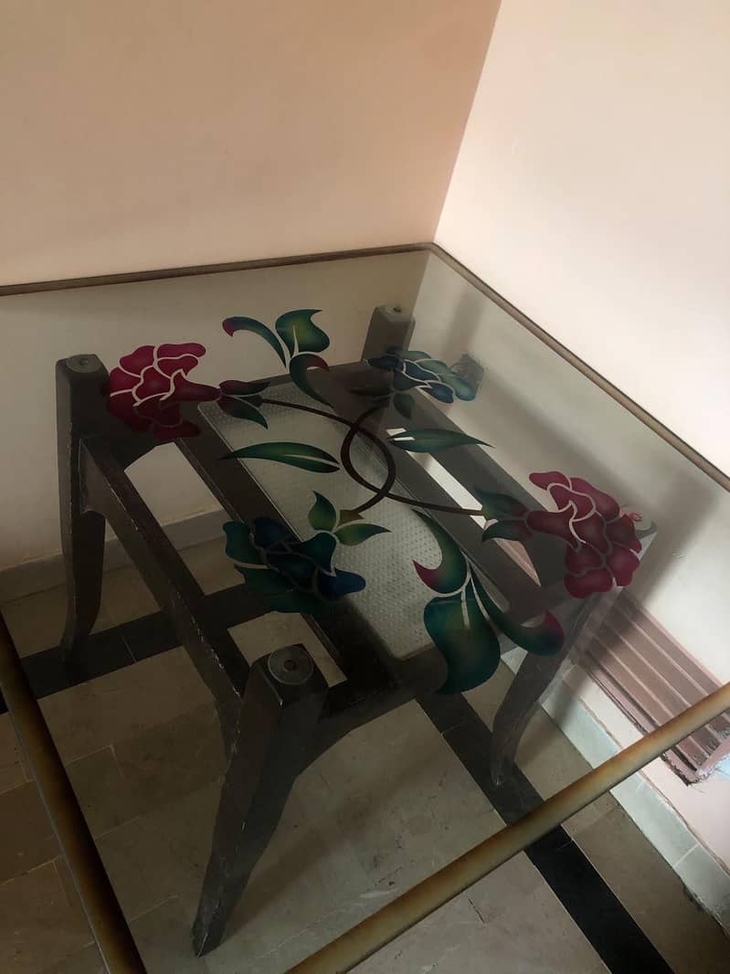 Dining table without chairs 0
