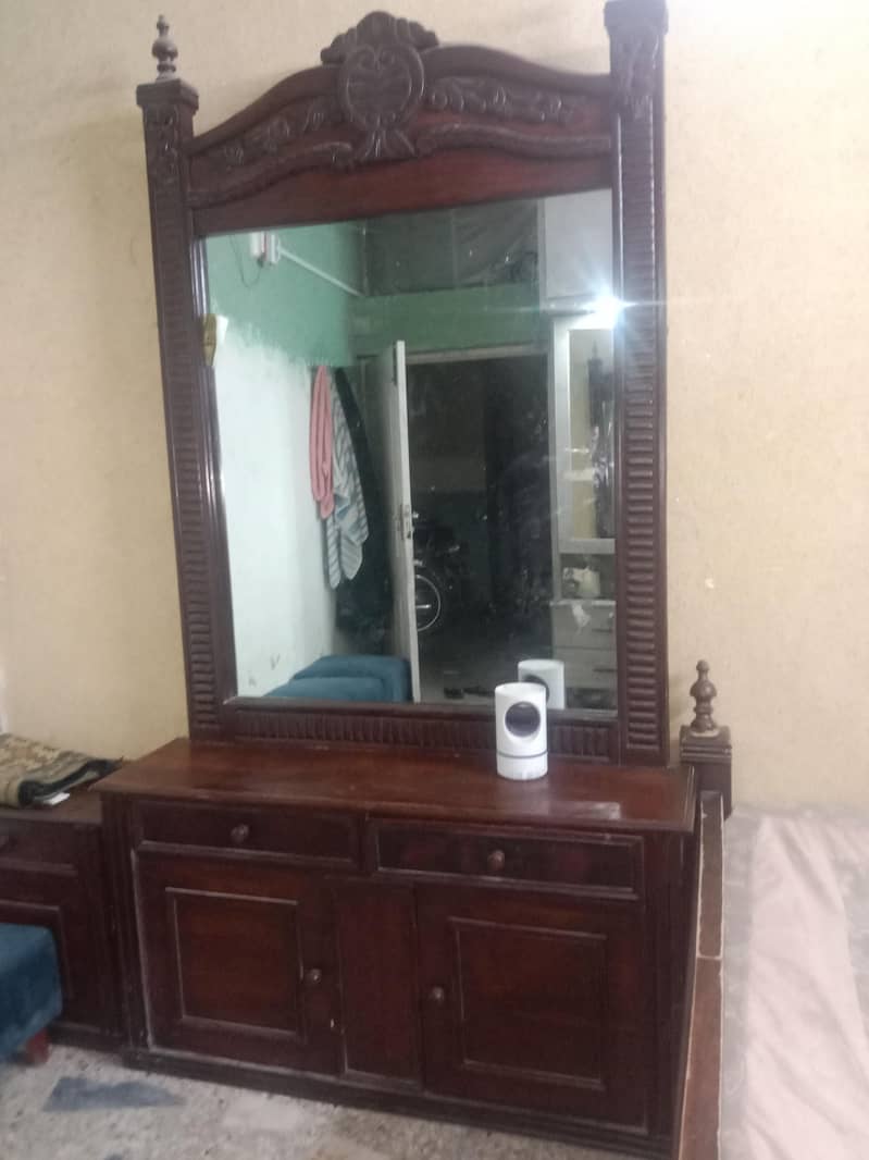 dressing table with 10/9condition 0