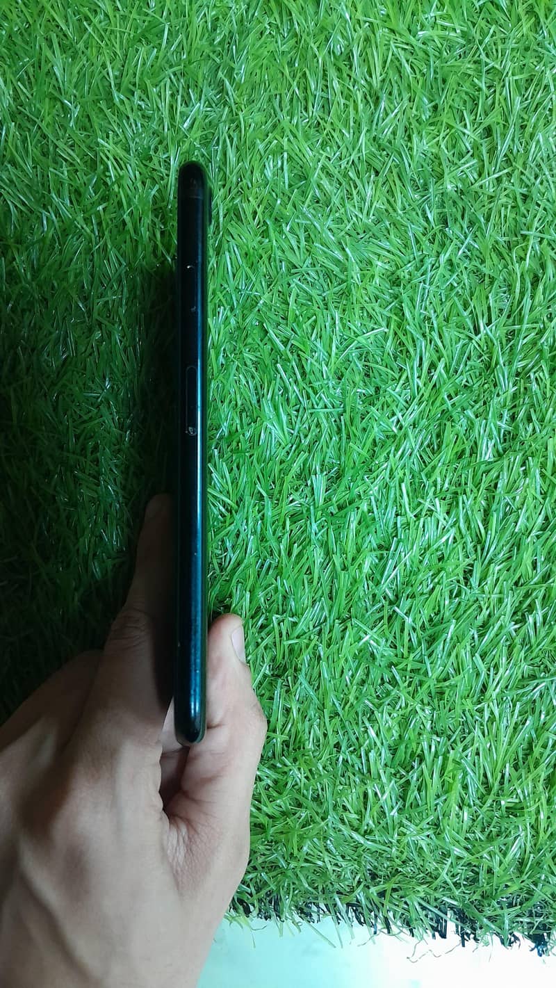 Apple iPhone 7 0