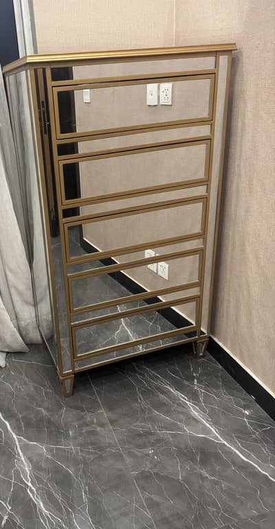 Drawer cabinet