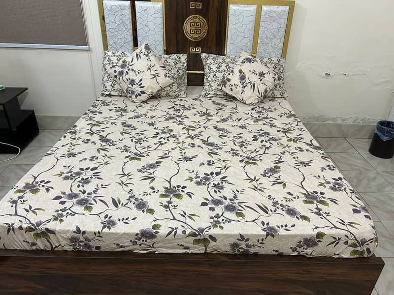 Single bed 0