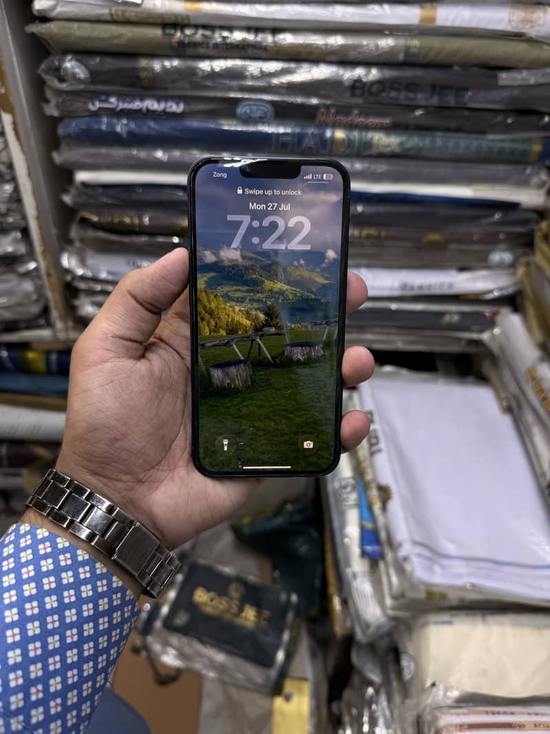 Apple iPhone 13 3