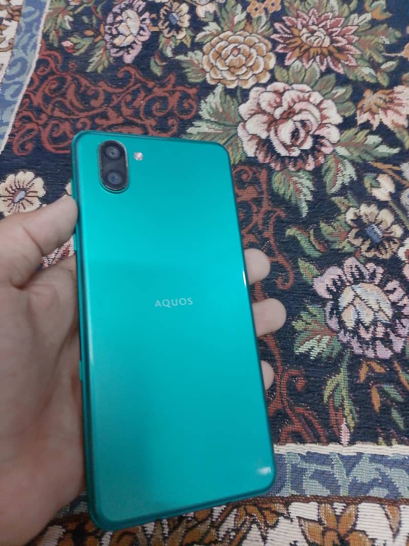 Sharp Aquos R3 1