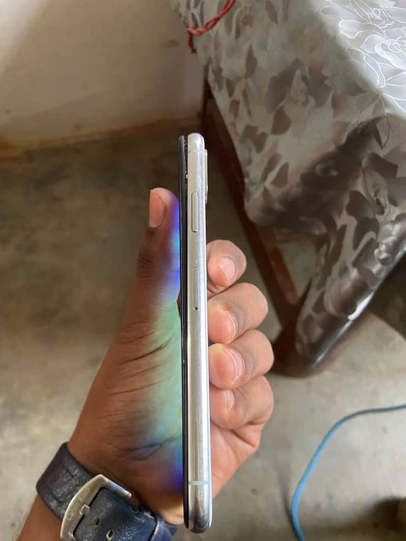 Apple iPhone X 4