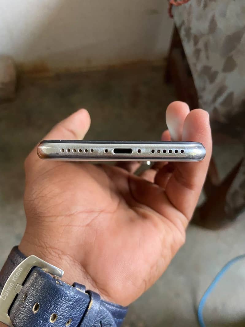 Apple iPhone X 5