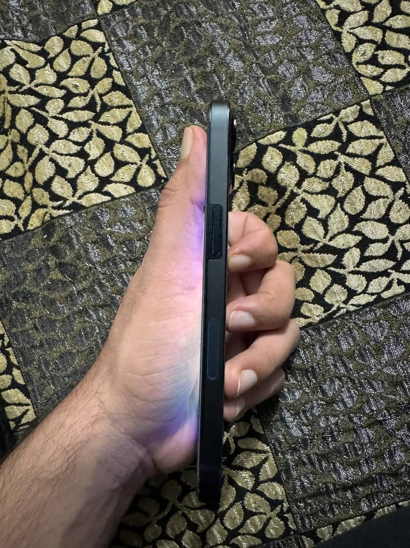Apple iPhone 13 4