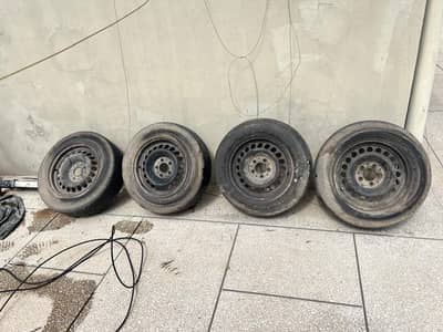 Mercedez Benz w210 original Rims with used tyres