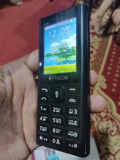 E Tachi E130 Keypad fone