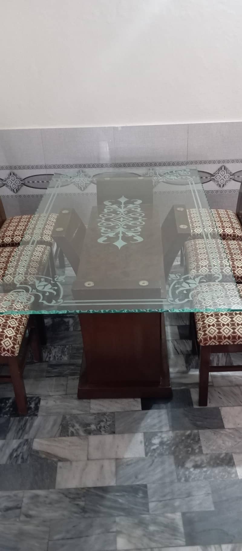 Dining Table 0