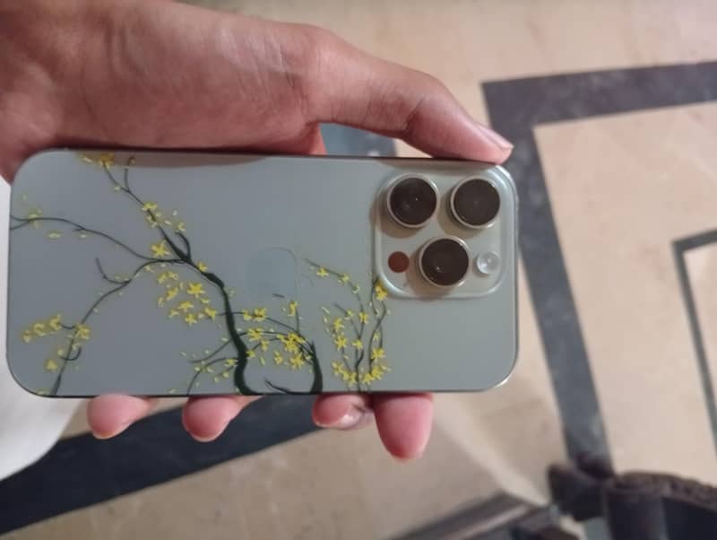 Apple iPhone 16 Pro 0